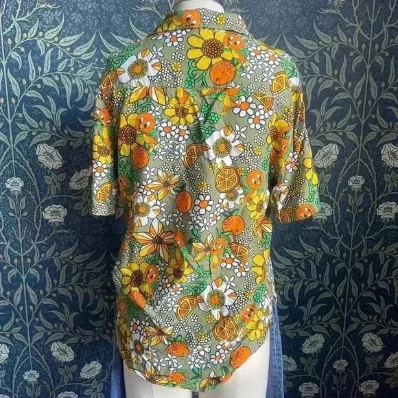 Disney World 50th Anniversary Vault Orange Bird Camp Shirt 2022 - Picture 3 of 9